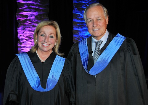 Mme Céline Rousseau et M. François Beaudoin, tous deux récipiendaires d’un diplôme honoris causa