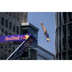 Tourisme Montréal décroche la série mondiale Red Bull Cliff Diving pour la première fois de son histoire