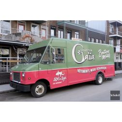 Un camion à la mode dans les rues de Québec