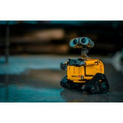T.O.M.: COVID-19: le rôle des robots face à la crise sanitaire